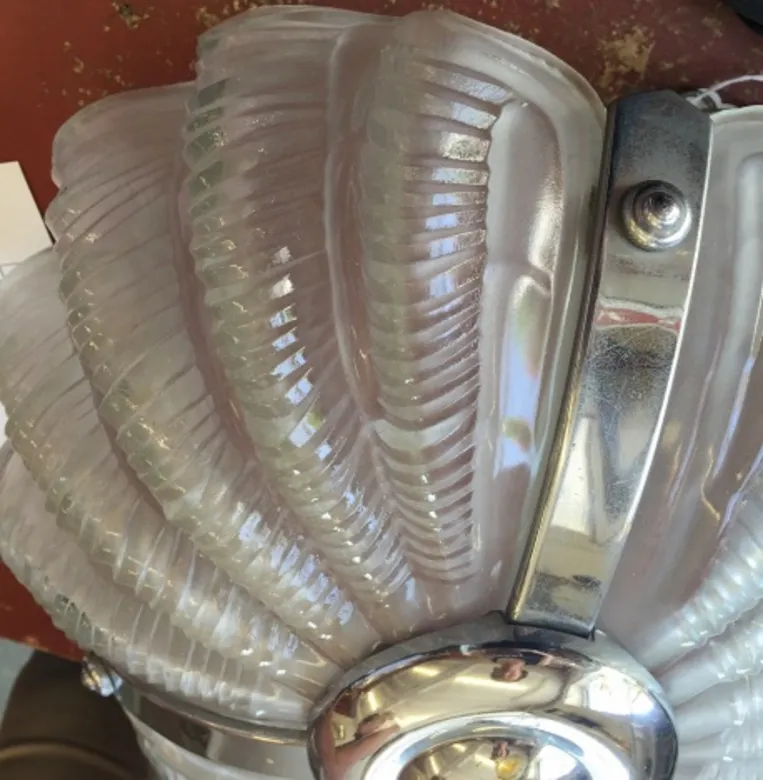 Lustre antique avec design en forme de coquillage