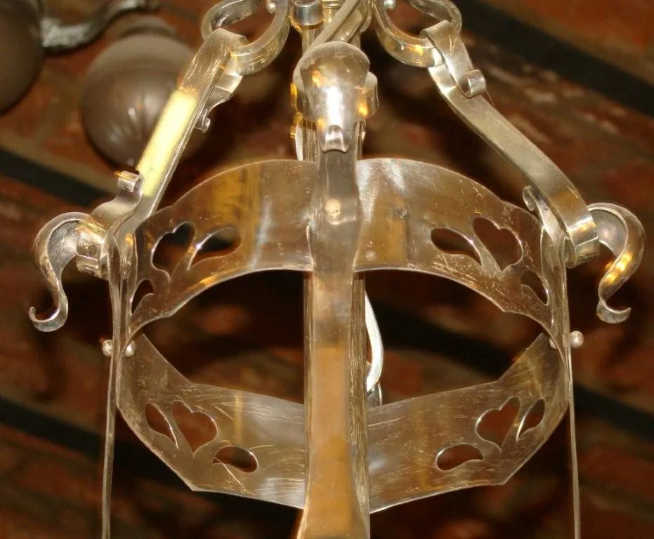 Lámpara de techo antigua de estilo decorativo con detalles elegantes