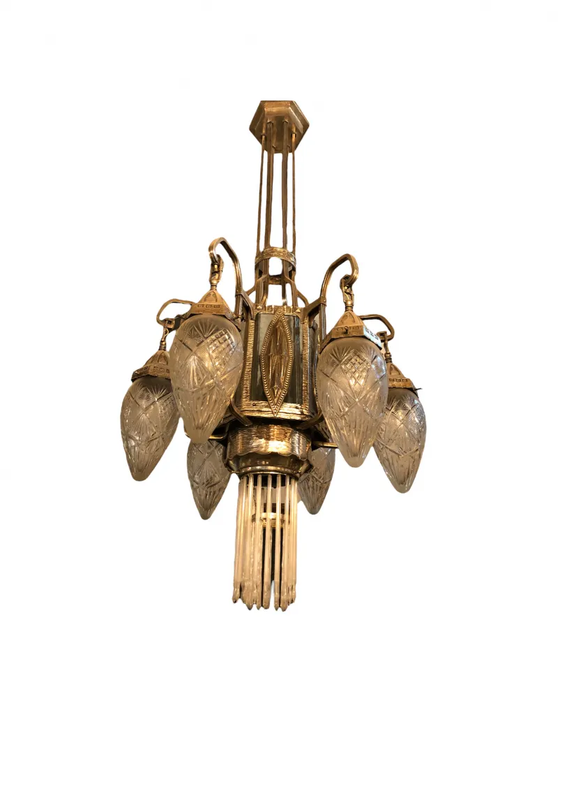 Lámpara de techo antigua de cristal con diseño elegante.