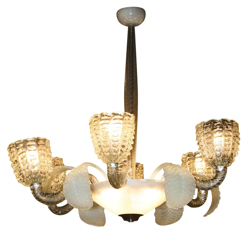 Antike Hängelampe mit elegantem Design und sanftem Licht.