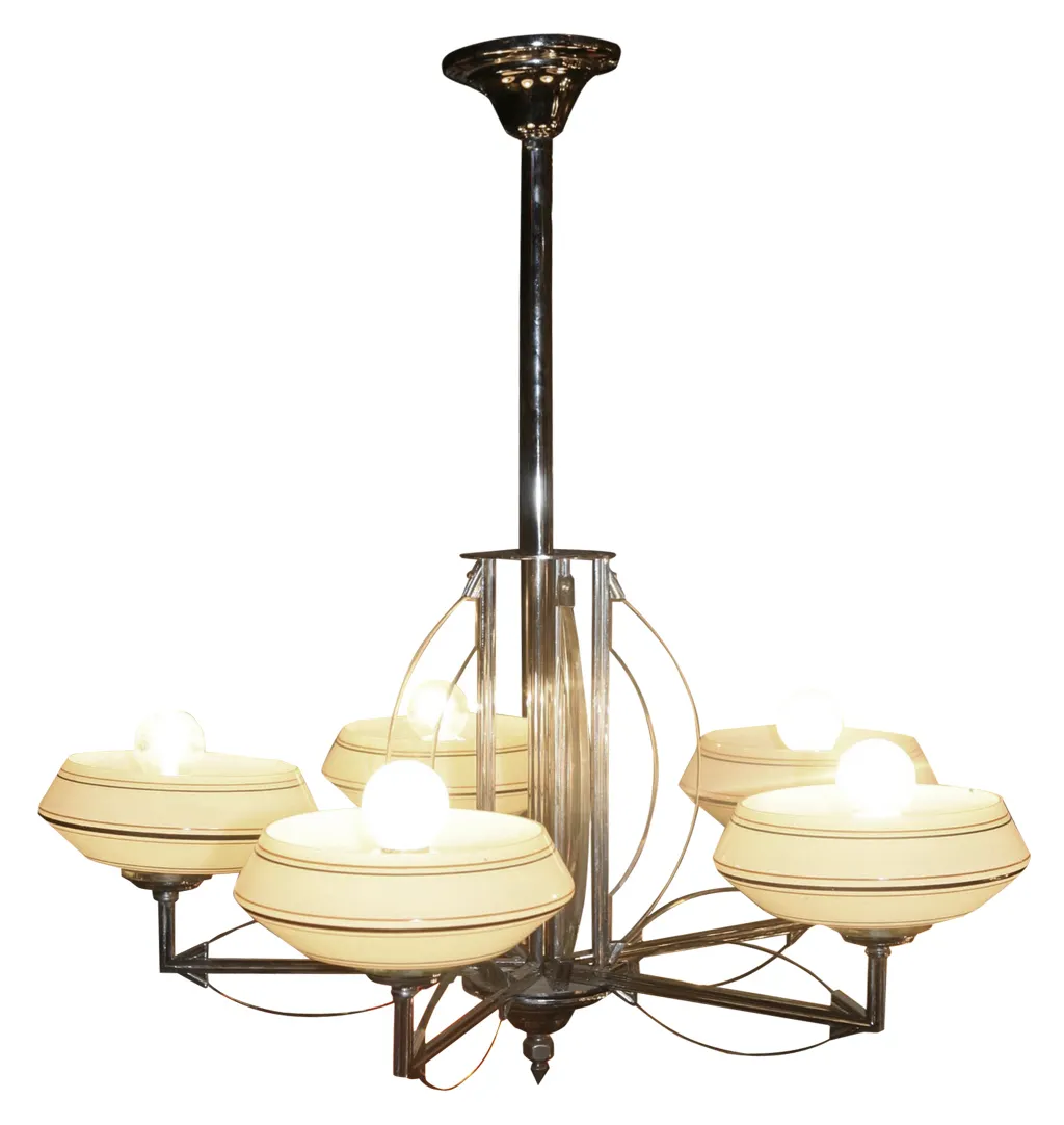 Lámpara de techo antigua con luces esféricas y estilo elegante, ideal para cualquier habitación.