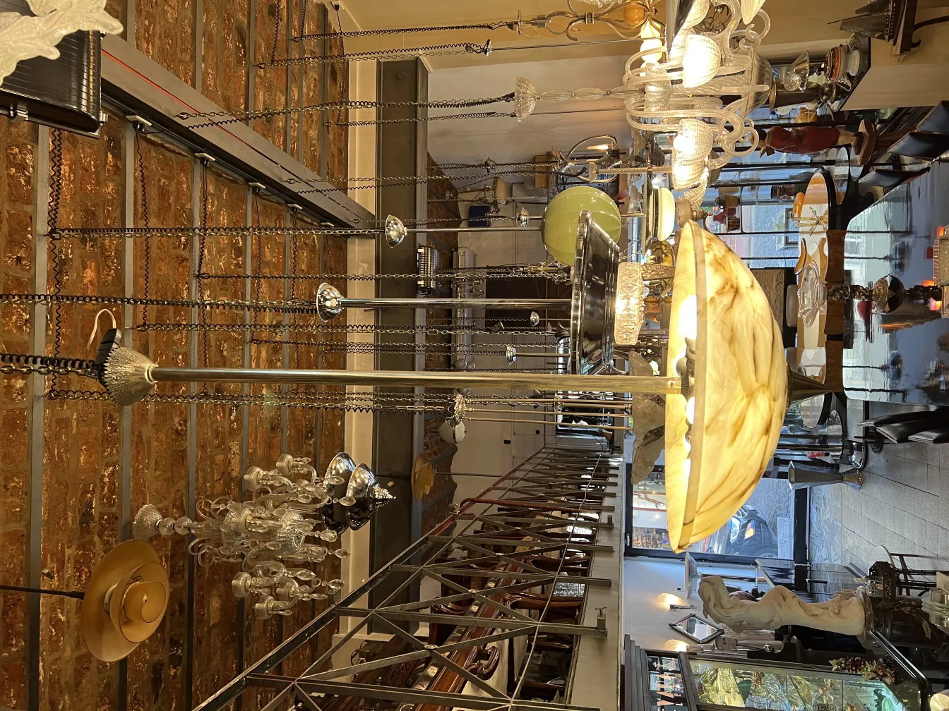 lustre ancien avec design élégant et chaînes