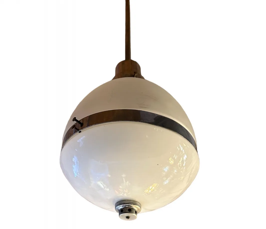 Lustre antique blanc avec des détails argentés