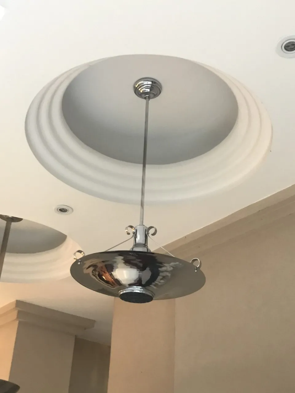 Lustres anciens brillants au design élégant