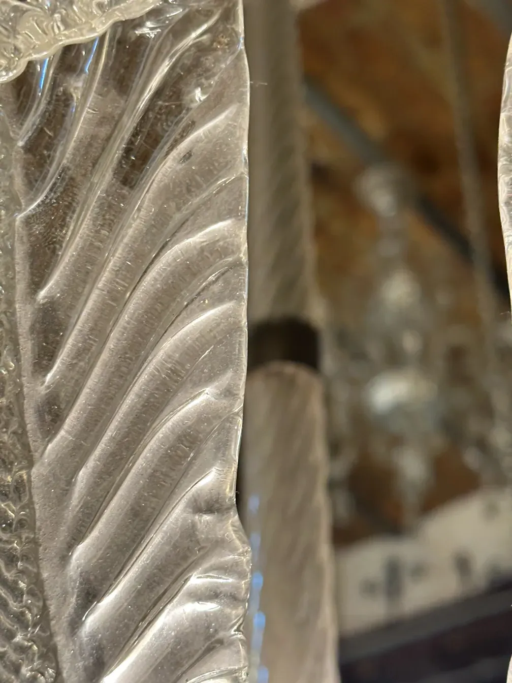 детали античной подвесной лампы с уникальным и элегантным дизайном, паоло венини, в уютной обстановке