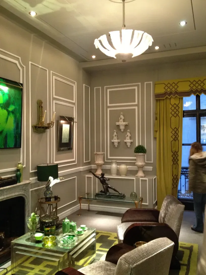 lámpara de techo antigua paolo venini en una sala decorada