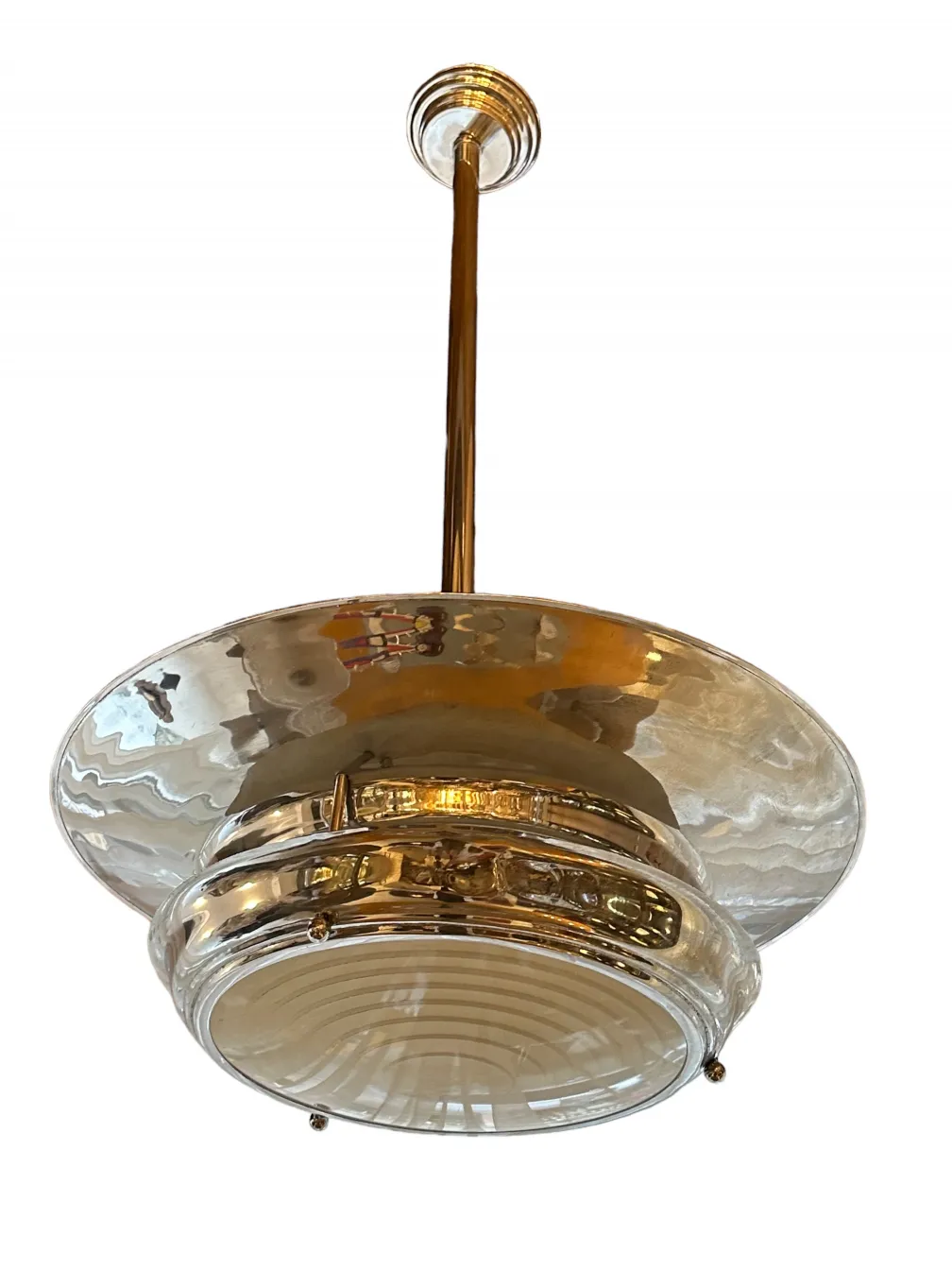 Lampada a sospensione antica con design brillante ed elegante.