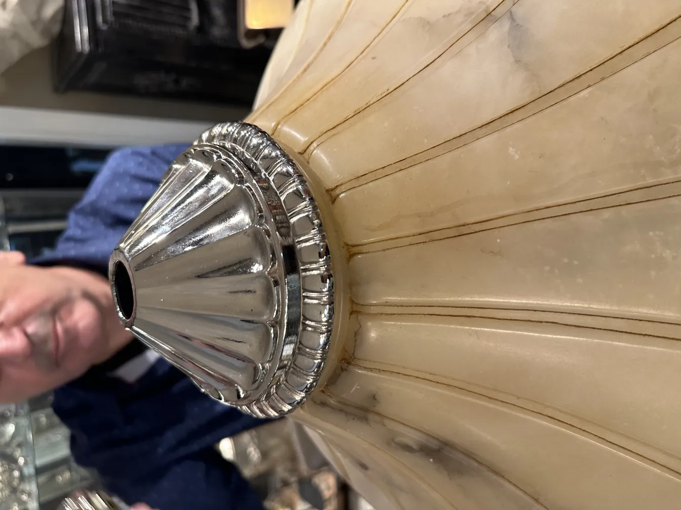 古董吊灯，石膏制，带金属装饰