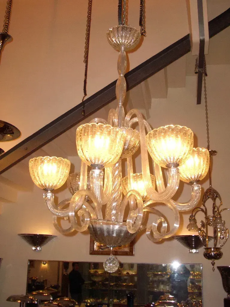 lustre ancien avec lumières brillantes, style barovier toso