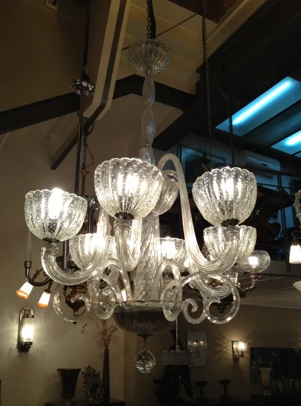 hängelampe antik barovier toso beleuchtet eine elegante Umgebung mit glänzenden Details