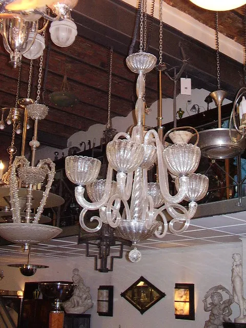 Lámpara de techo antigua de Barovier Toso, elegante y decorativa en un ambiente vintage.