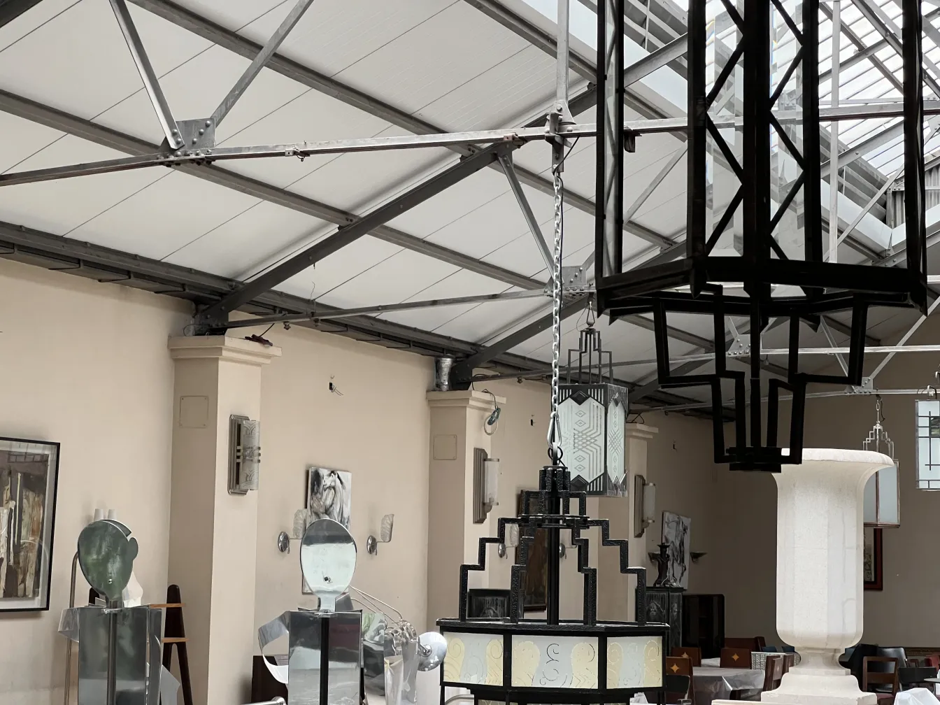 Ensemble de 2 lanternes antiques décoratives dans un cadre moderne