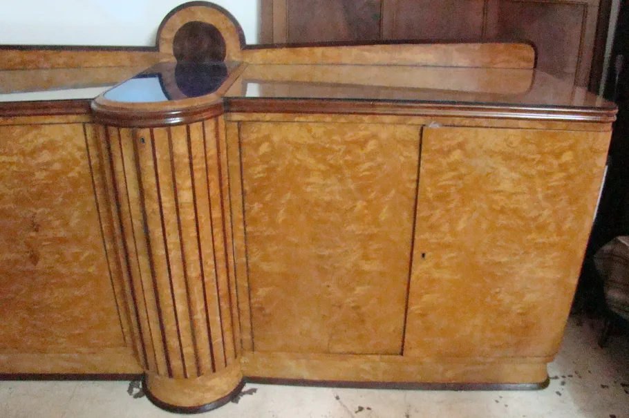 पुराना कपड़े रखने की शानदार और आकर्षक डिज़ाइन के साथ.