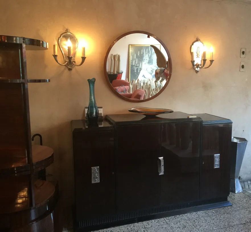 Elegante credenza antica con specchio rotondo, decorata