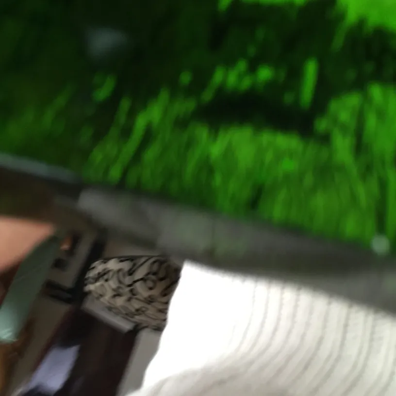 खड़ी ऐशट्रे प्राचीन सजावटी, हरा पृष्ठभूमि