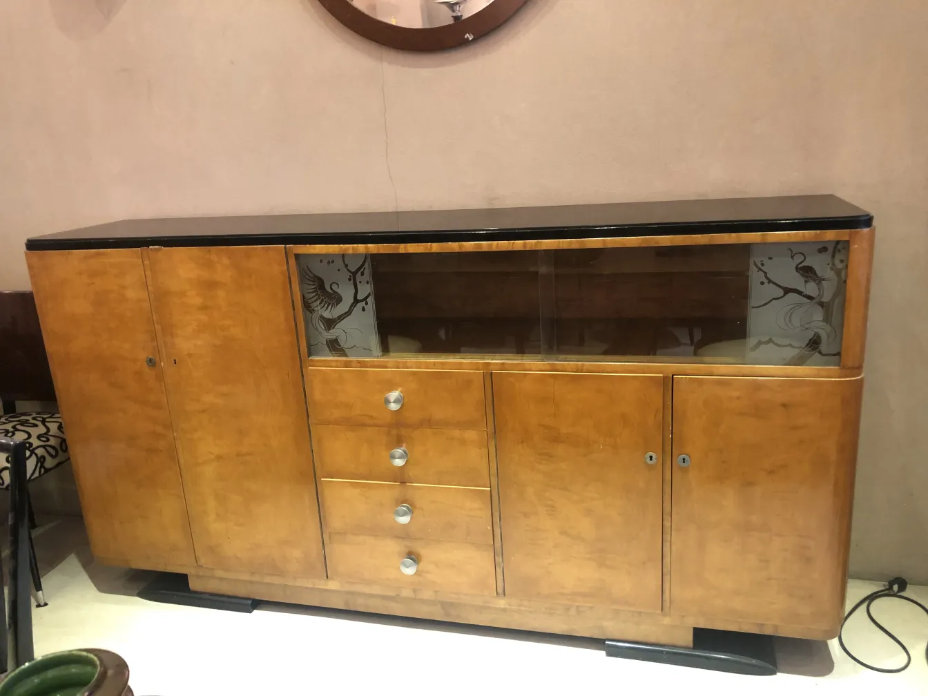 bibliothèque ancienne avec design détaillé et verre