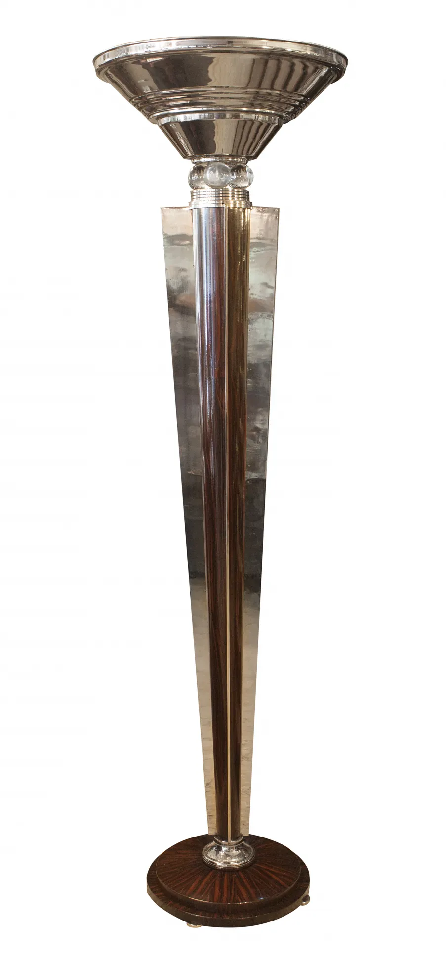 一套2款优雅的古董落地灯，闪耀在经典的环境中.