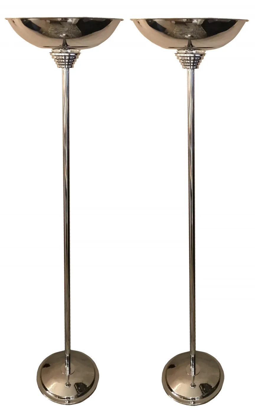 Juego de 2 lámparas de pie antiguas con diseño elegante y bases redondas. Ideal para decoración.