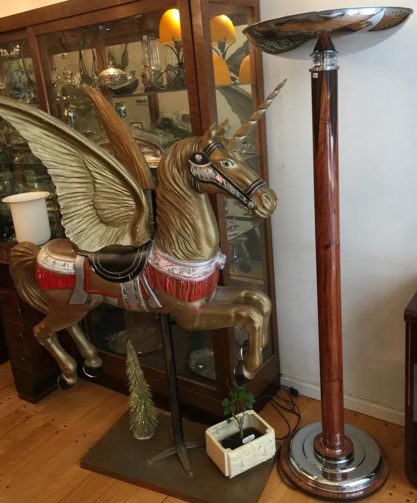 2 lampade da terra antiche, una con base alta ed elegante