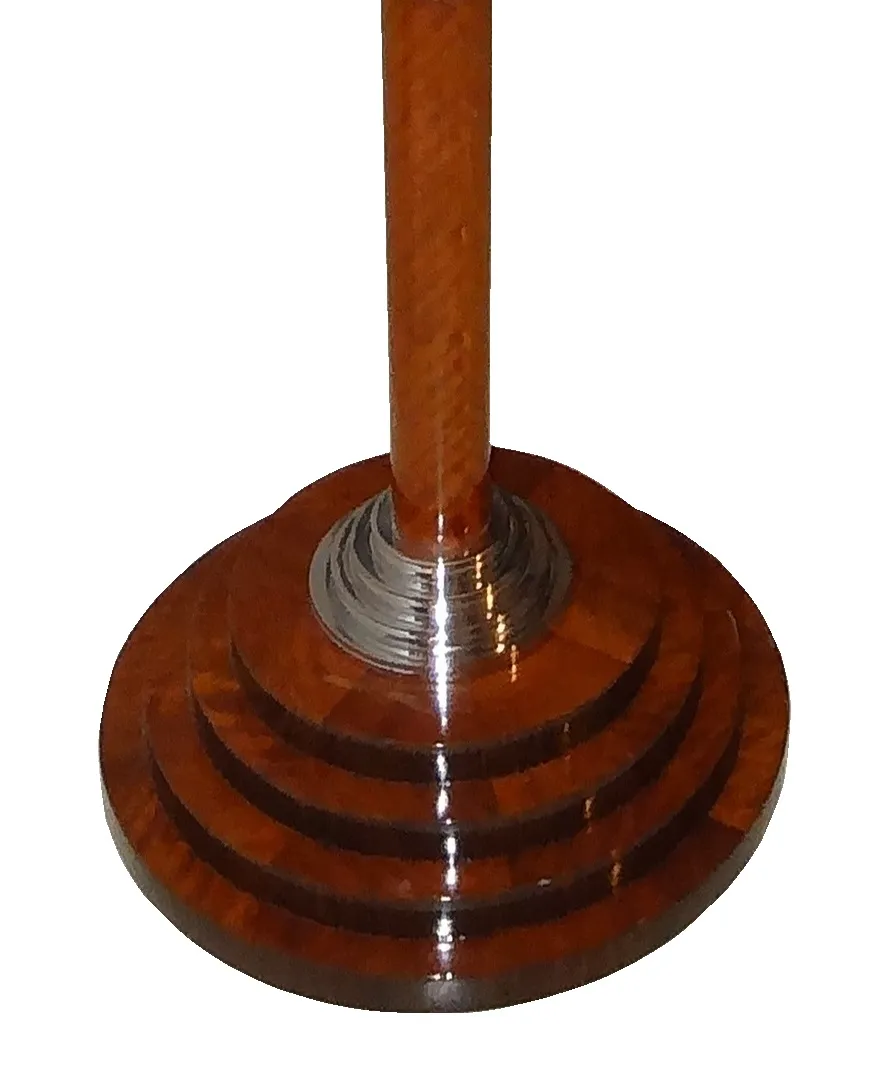 Base de duas lampadas de piso antigas com detalhe em madeira