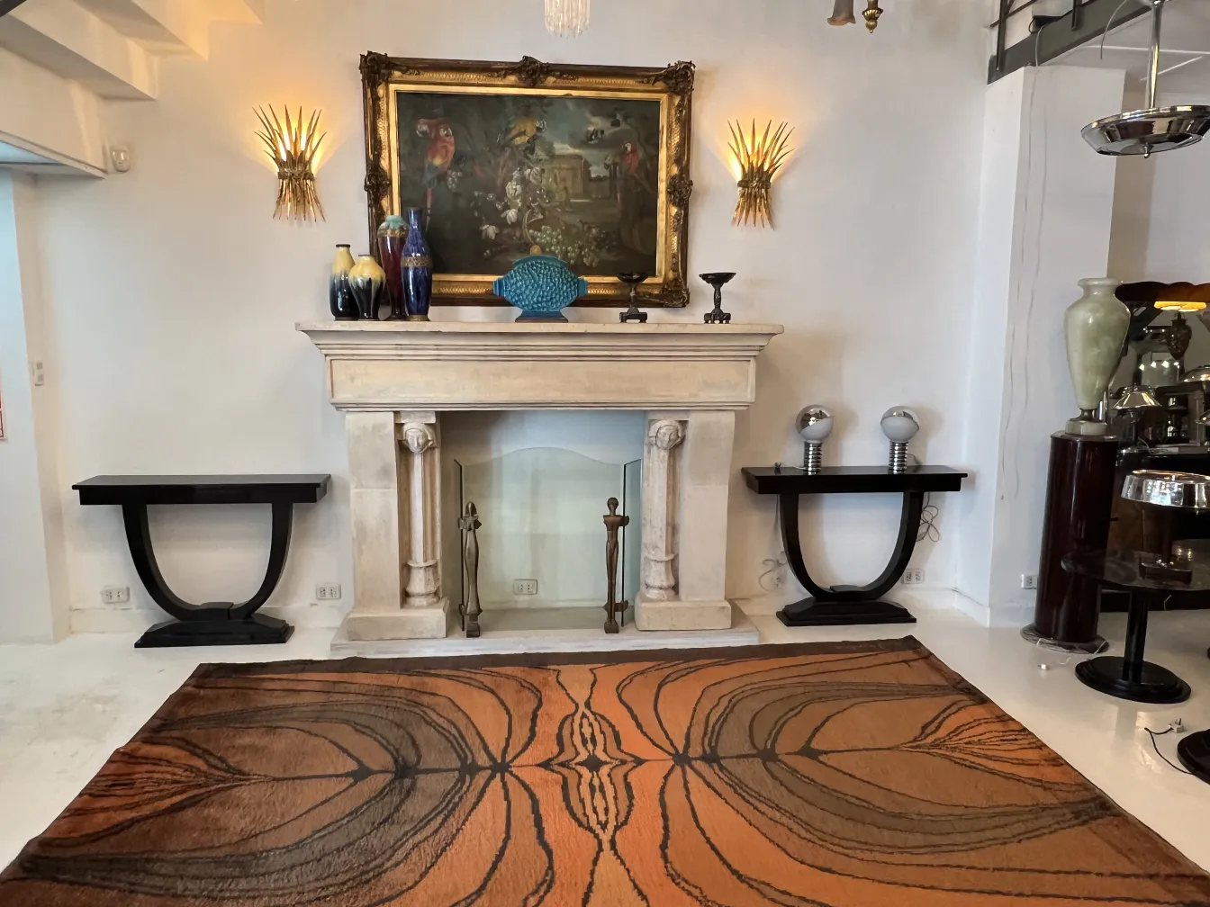 tapis ancien avec motifs marron