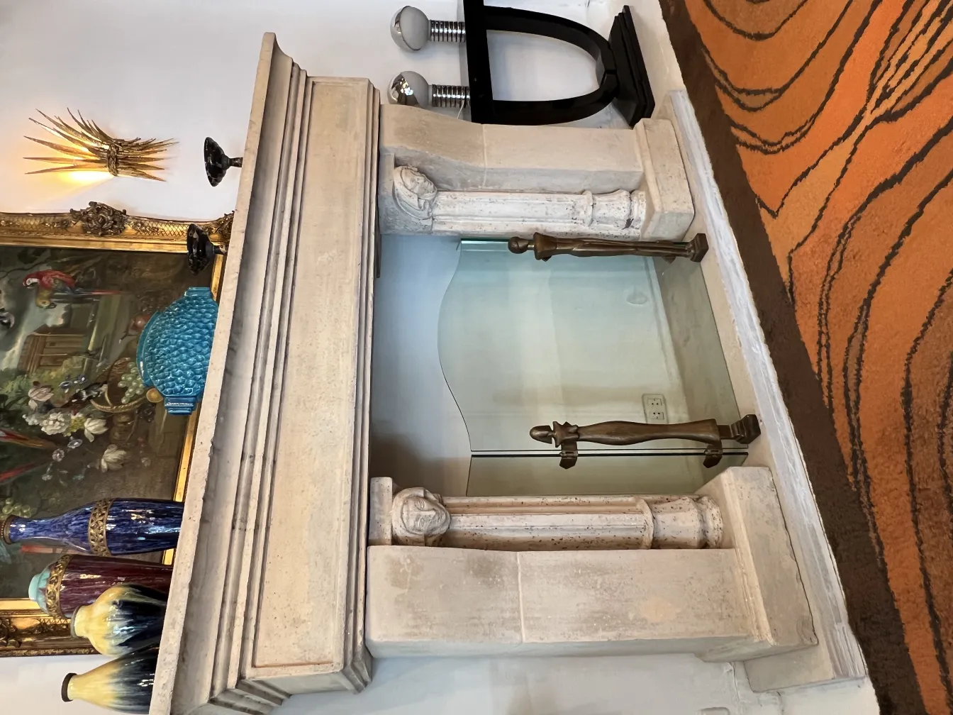 tapete antigo com design marrom e laranja