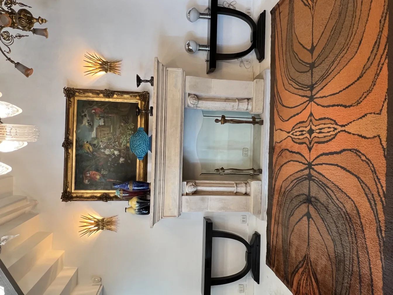 tappeto antico in tonalità calde, decorazione elegante