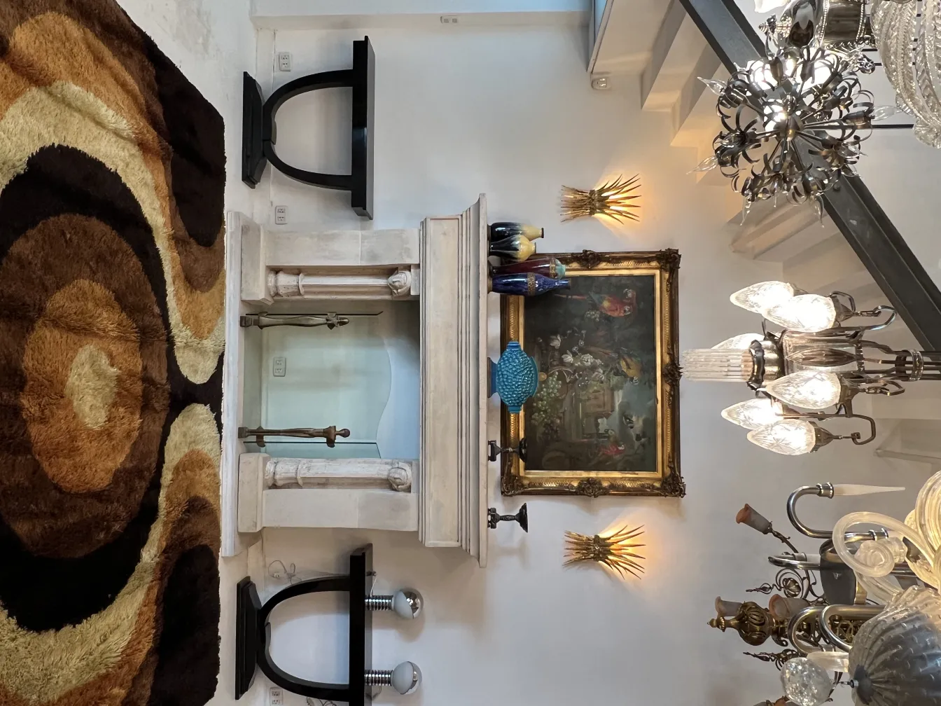 tapis ancien dans des tons de marron et beige, ambiance élégante