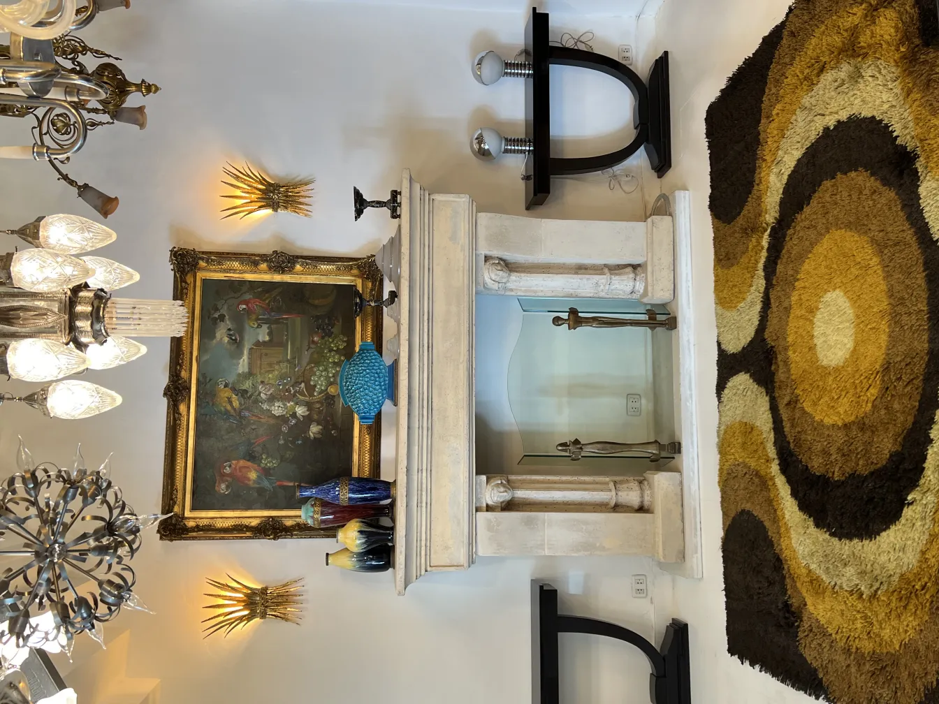 tapis ancien avec motif marron et jaune