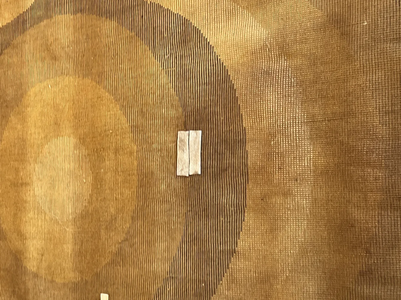 tapis ancien avec des motifs géométriques chauds, contexte d'arrière-plan