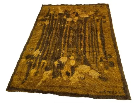 tappeto antico con texture colorata in tonalità marrone