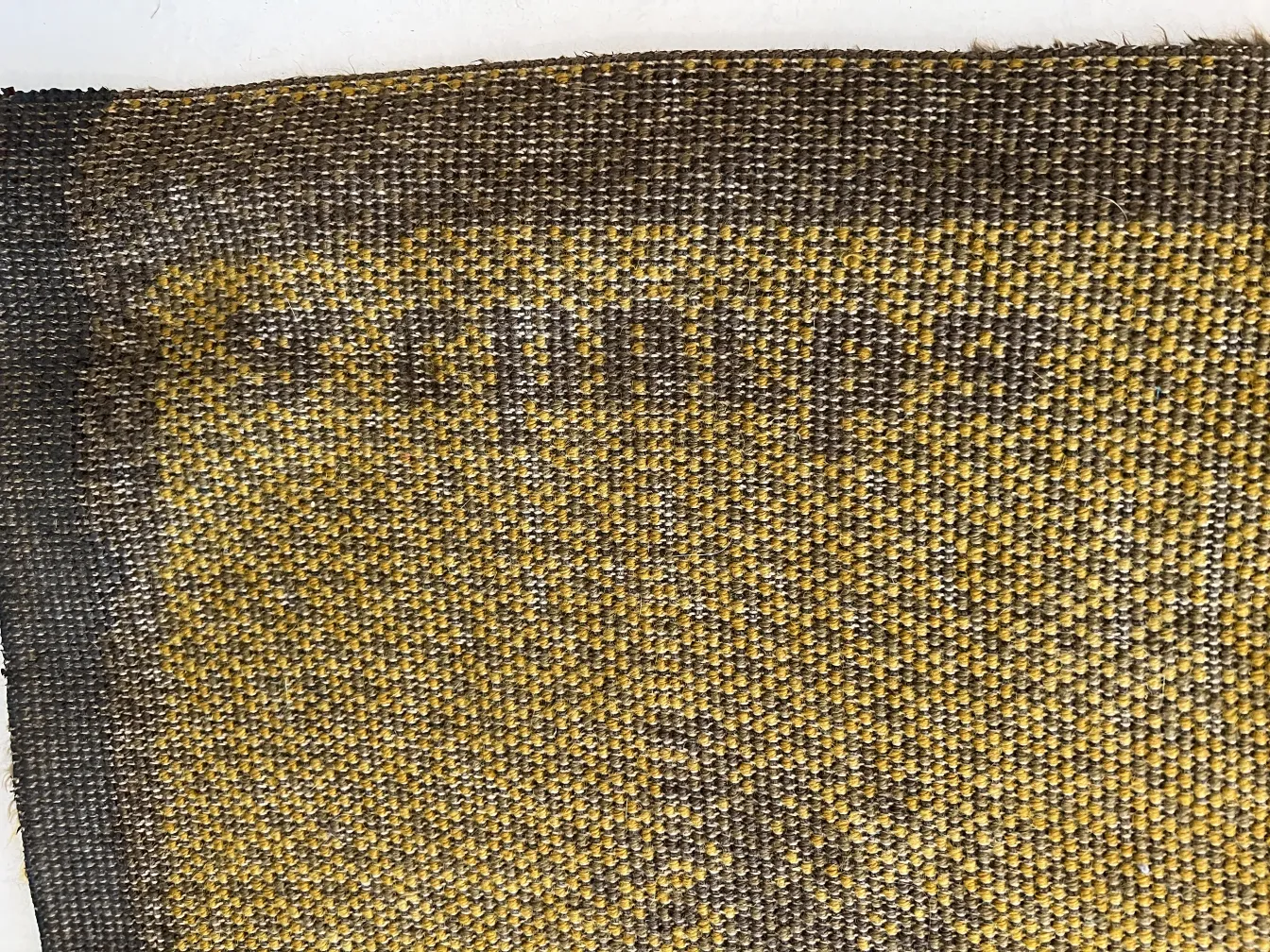 tappeto antico giallo e grigio con texture