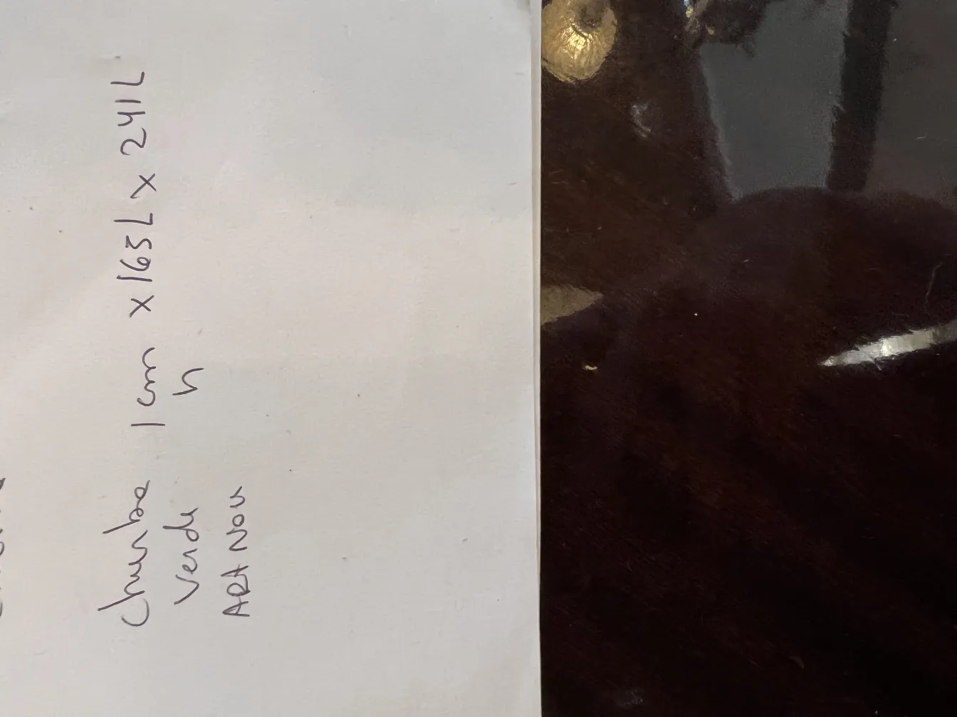 antiker Teppich mit dekorativen dunklen Mustern