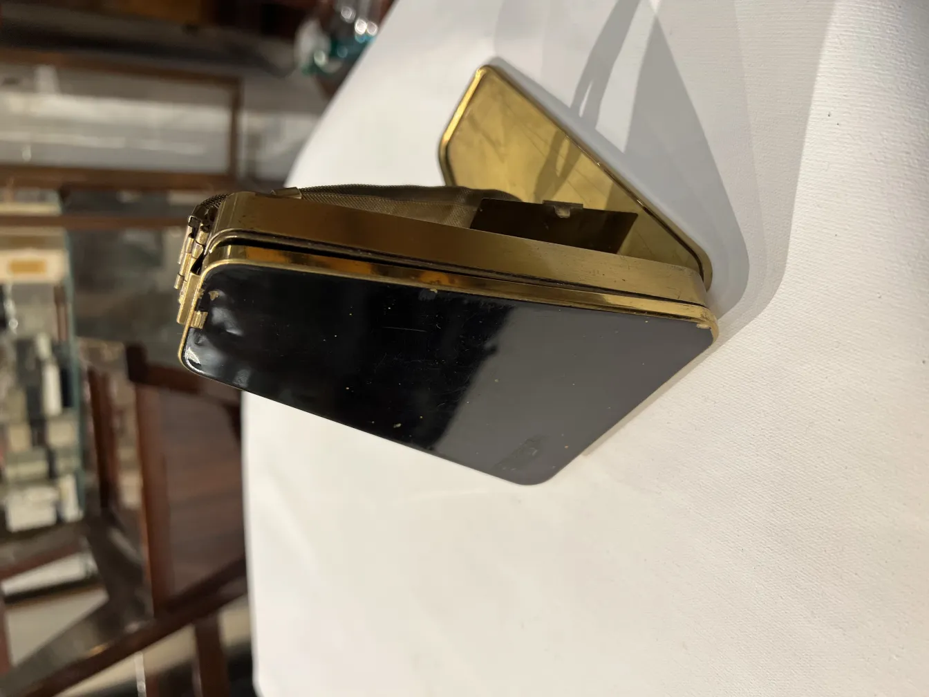 borsa antica Art Deco con dettagli dorati e neri