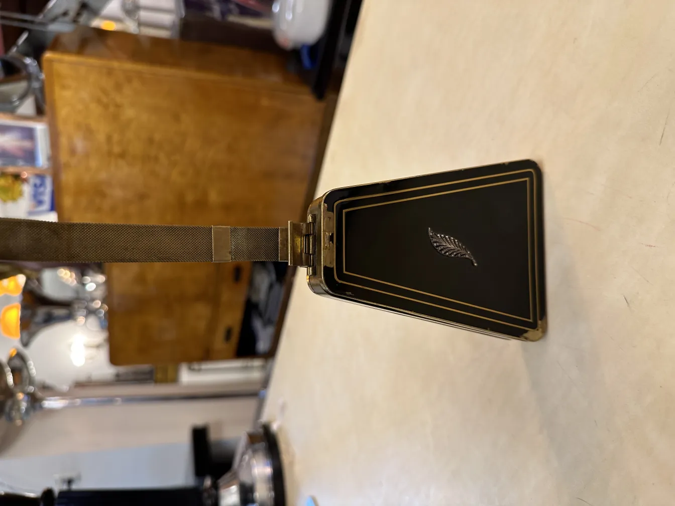 bolsa antiga art deco com design de folha e alça