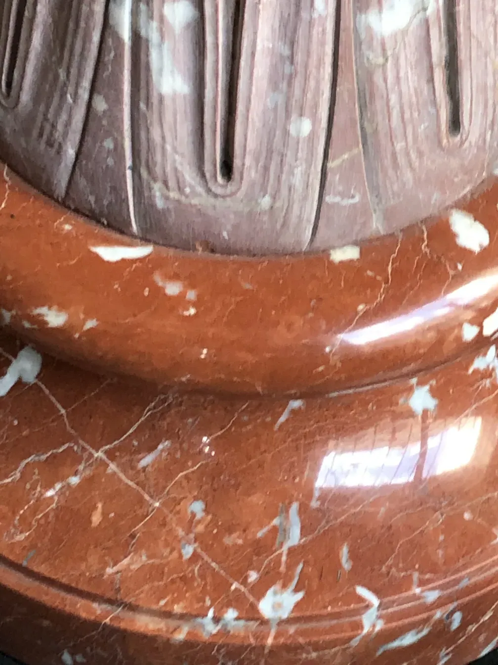 fonte antiga art nouveau com detalhes decorativos curvados