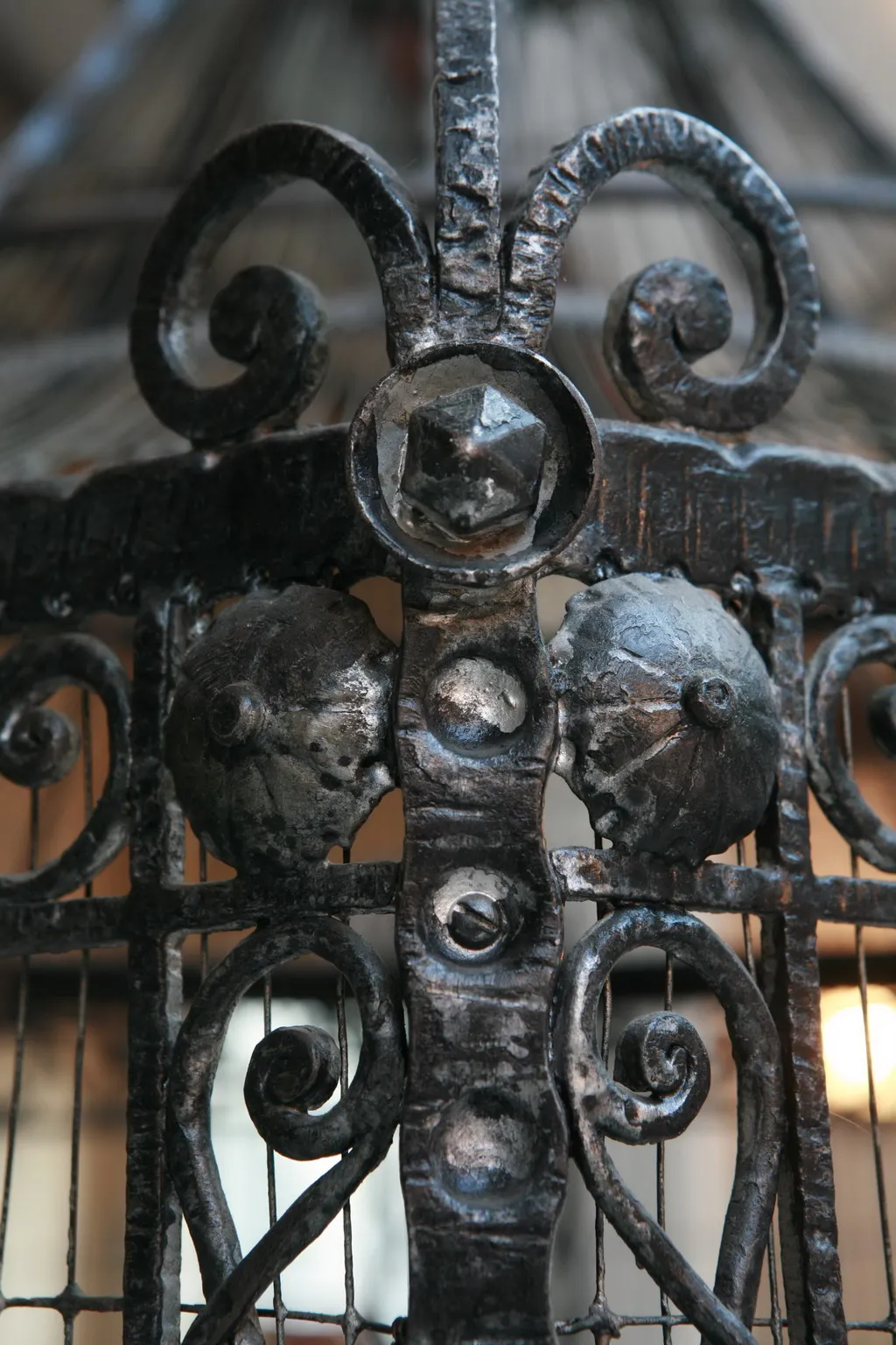 cage antique décorative avec design artistique