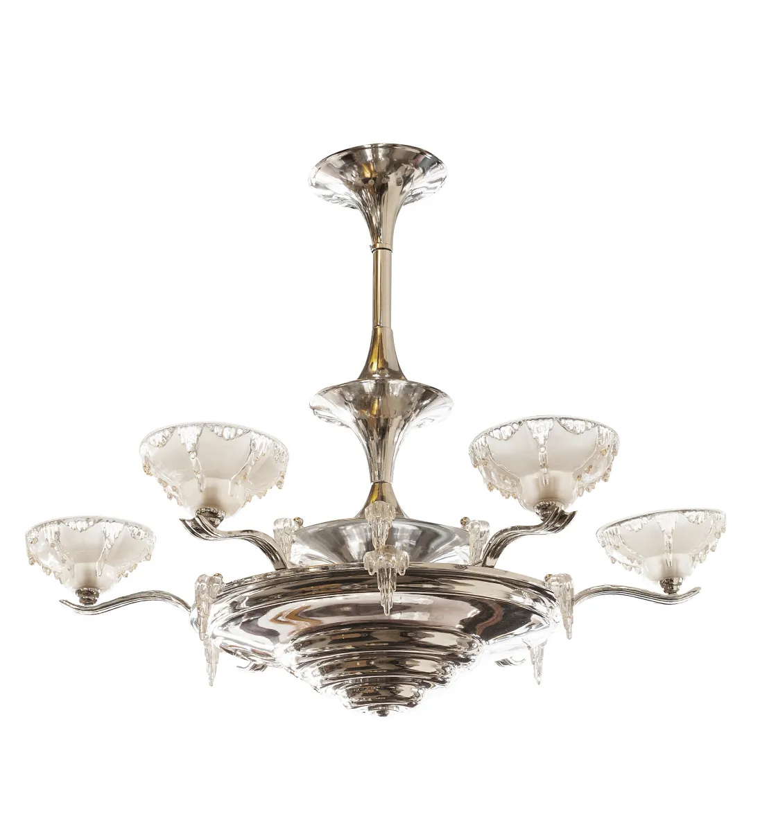 고급스러운 디자인과 반짝이는 받침이 있는 두 개의 고전적인 천장 램프