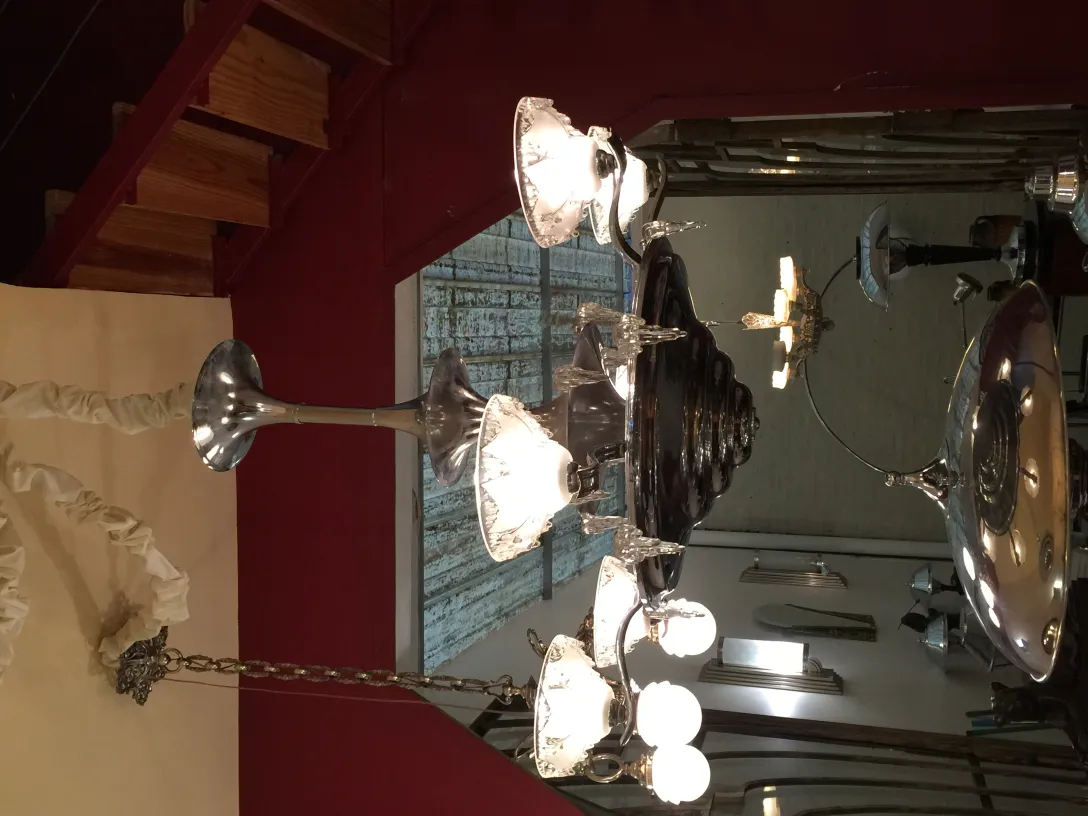 2 antique hanging lamps with light bulbs, elegant style