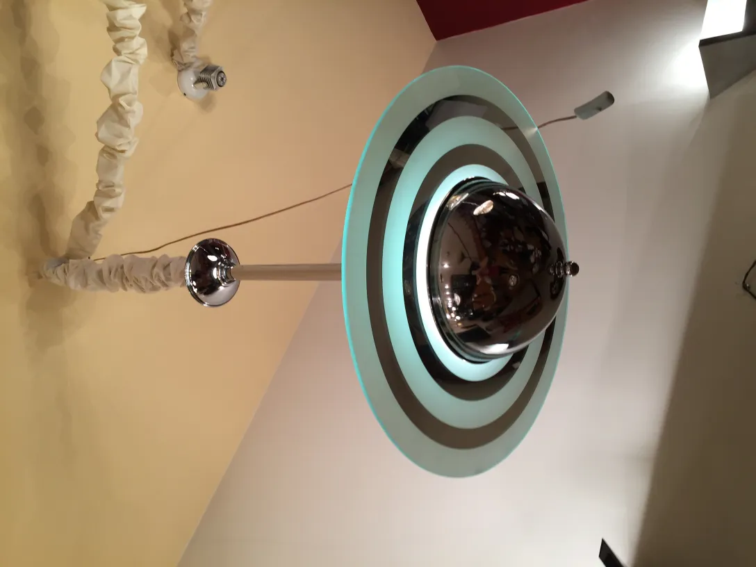 Antiguas lámparas de techo con diseño distintivo, adecuadas para decoración vintage.