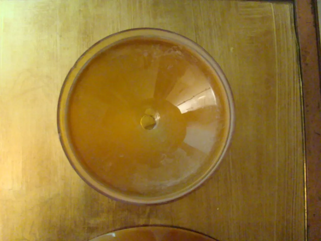 Vista superior de 2 lámparas de techo antiguas, diseño simple y funcional