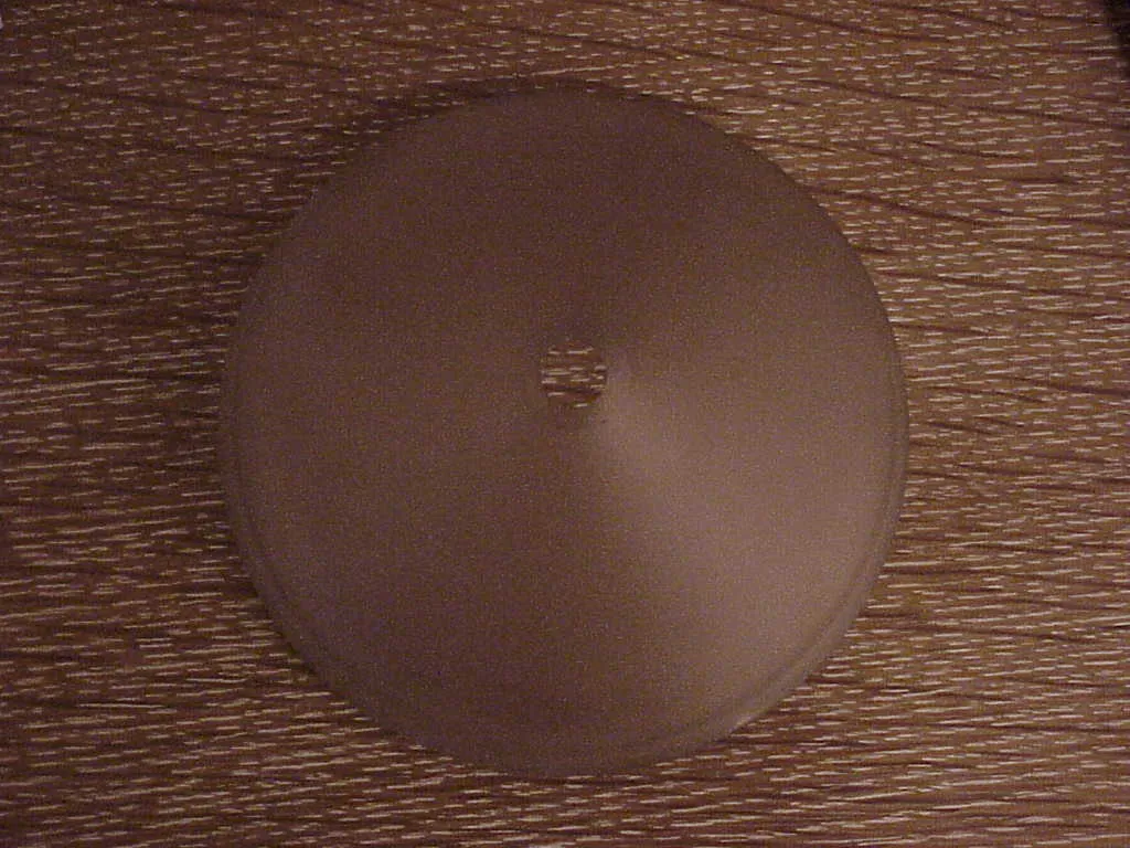 吊り下げランプ2個古いpoul henningsenの上からの視界、温かい環境で。