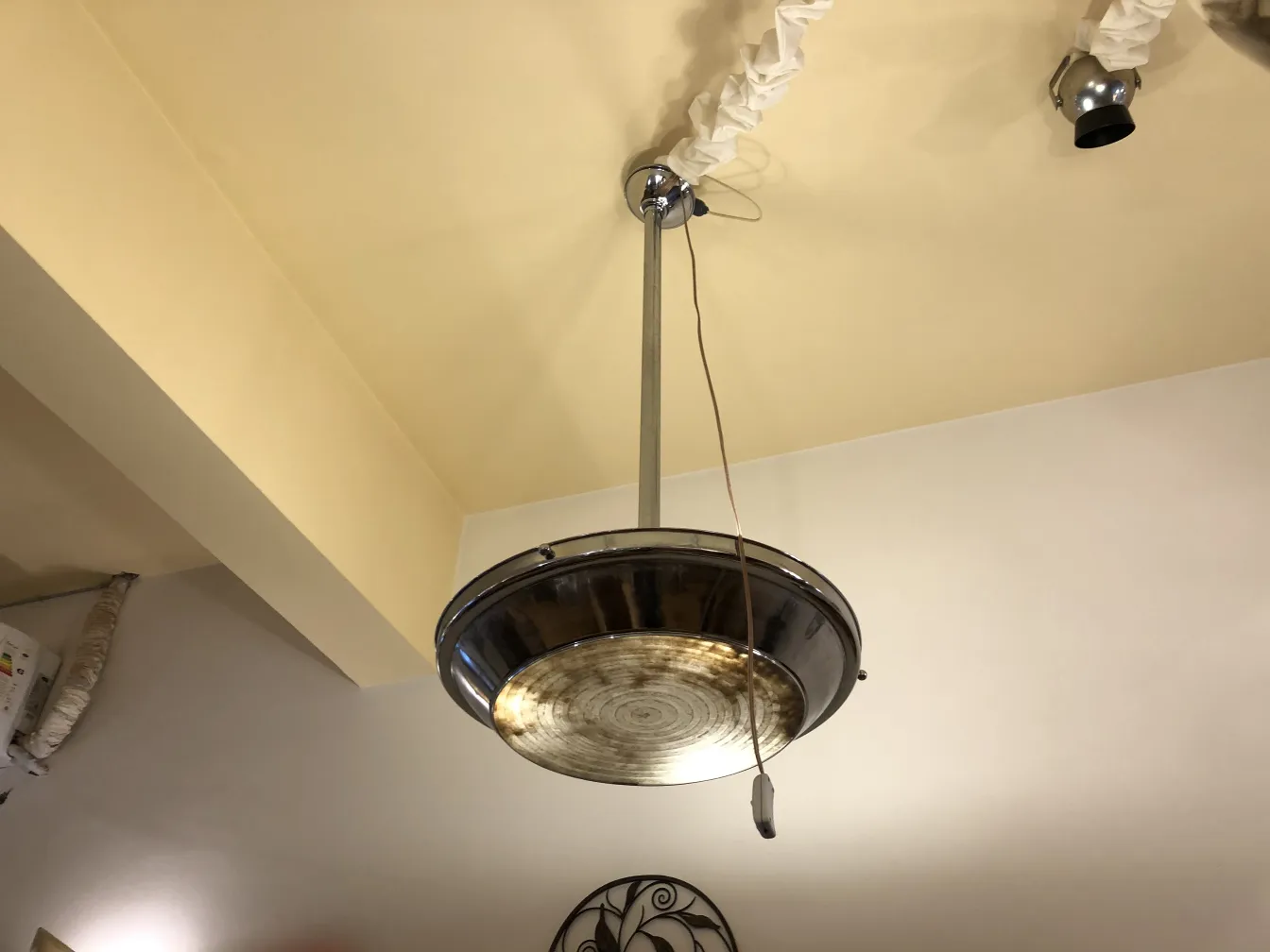 古董吊灯，带有圆形设计