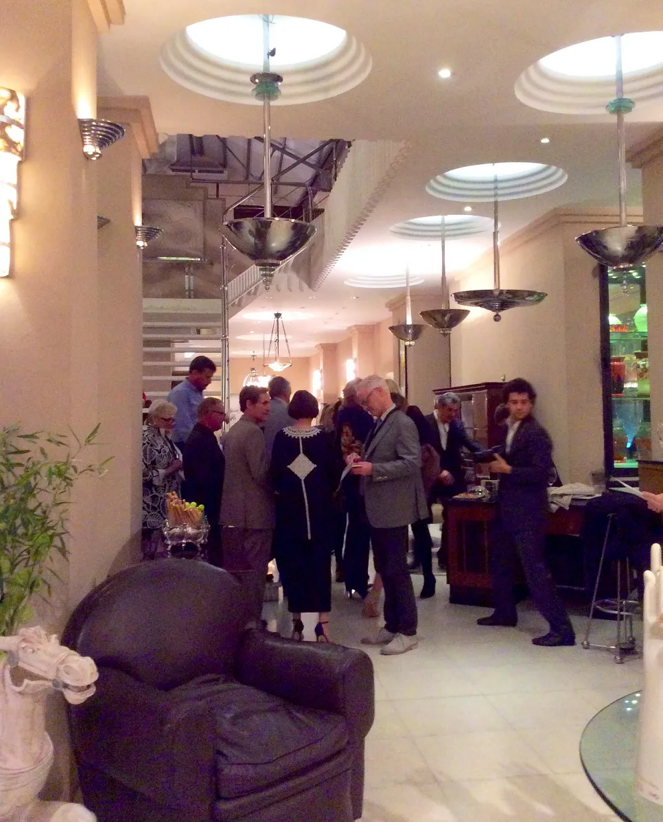 Lampade a sospensione antiche in un ambiente elegante