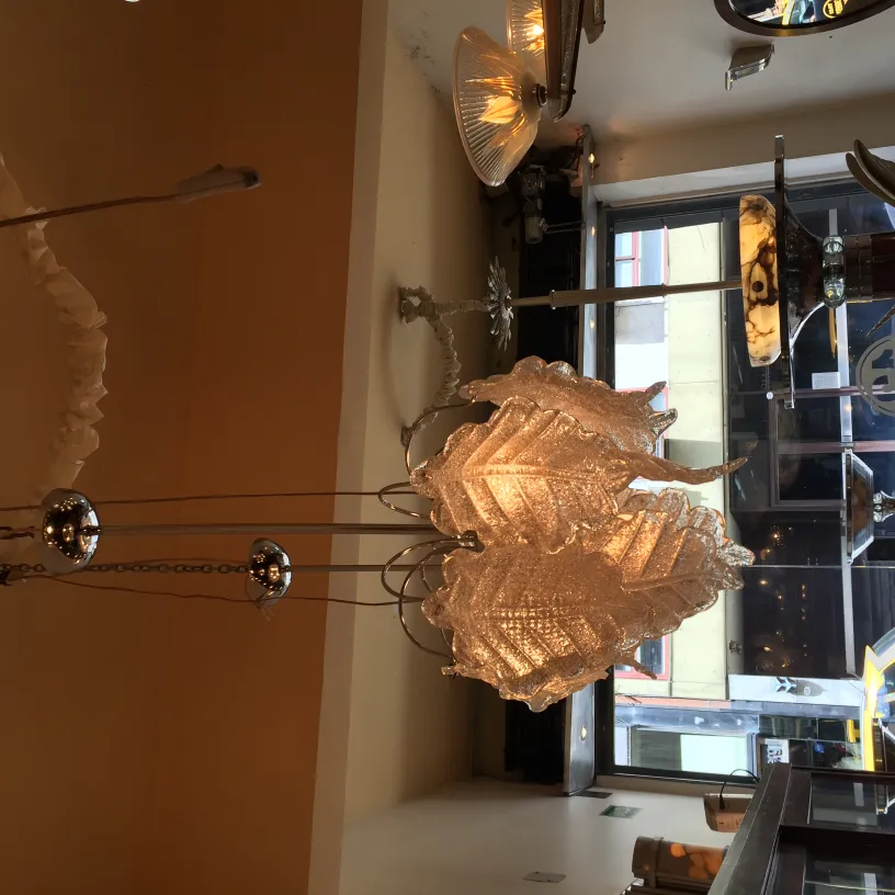2 vintage hanging lamps with an elegant and warm design, displayed in a subtle setting.
