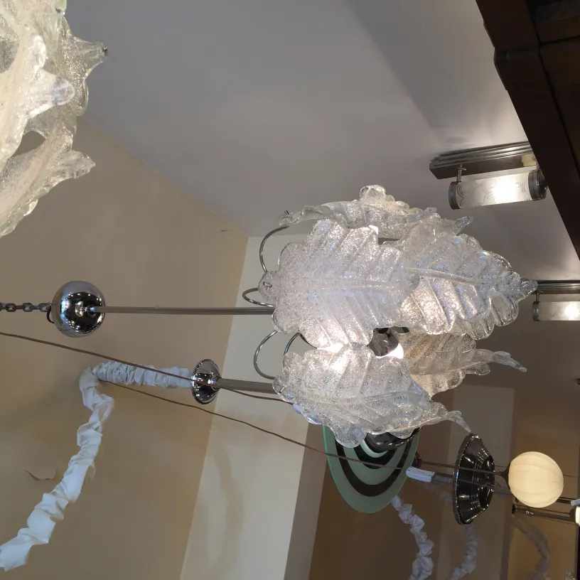 2 مصابيح معلقة عتيقة بتصميم أوراق، جو أنيق