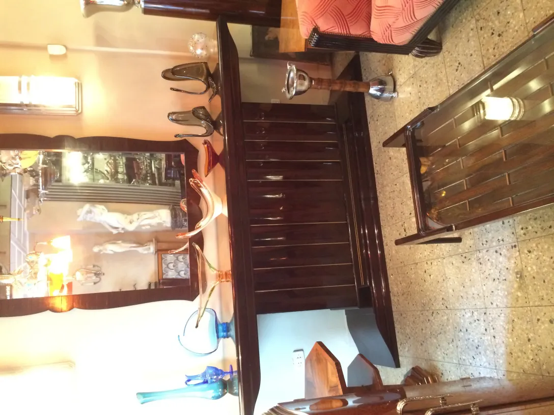 espejo antiguo con marco decorativo y estilo elegante