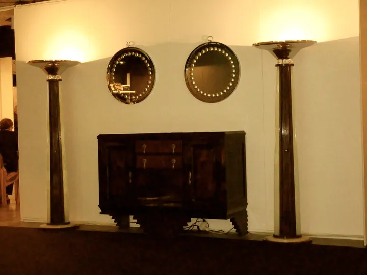 miroir ancien circulaire avec lumières brillantes