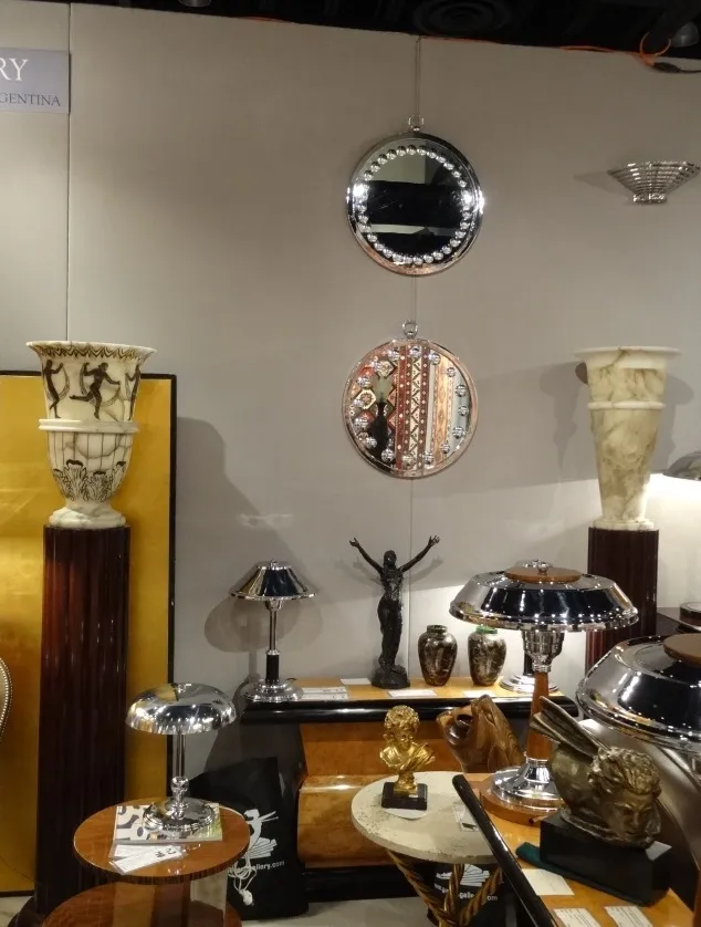 Miroir ancien décoratif avec des détails distinctifs