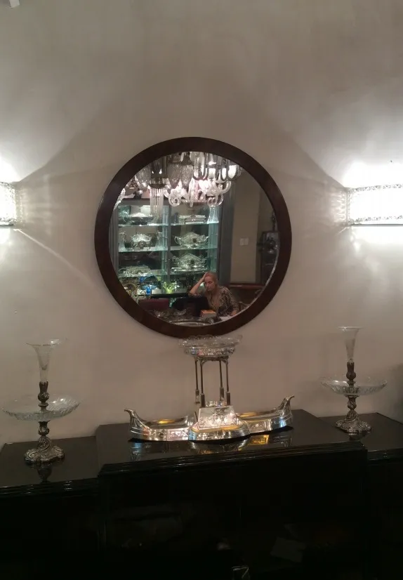 decorative round antique mirror in an elegant room
